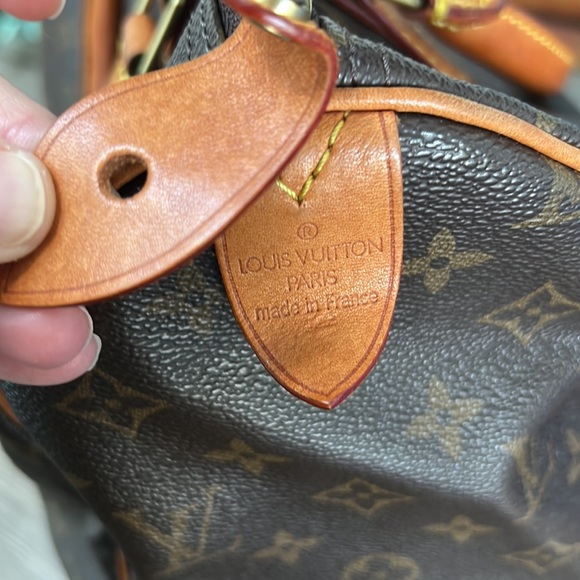 LV speedy bag 30 great condition - gently used with locks and dust bag. - Picture 2 of 10